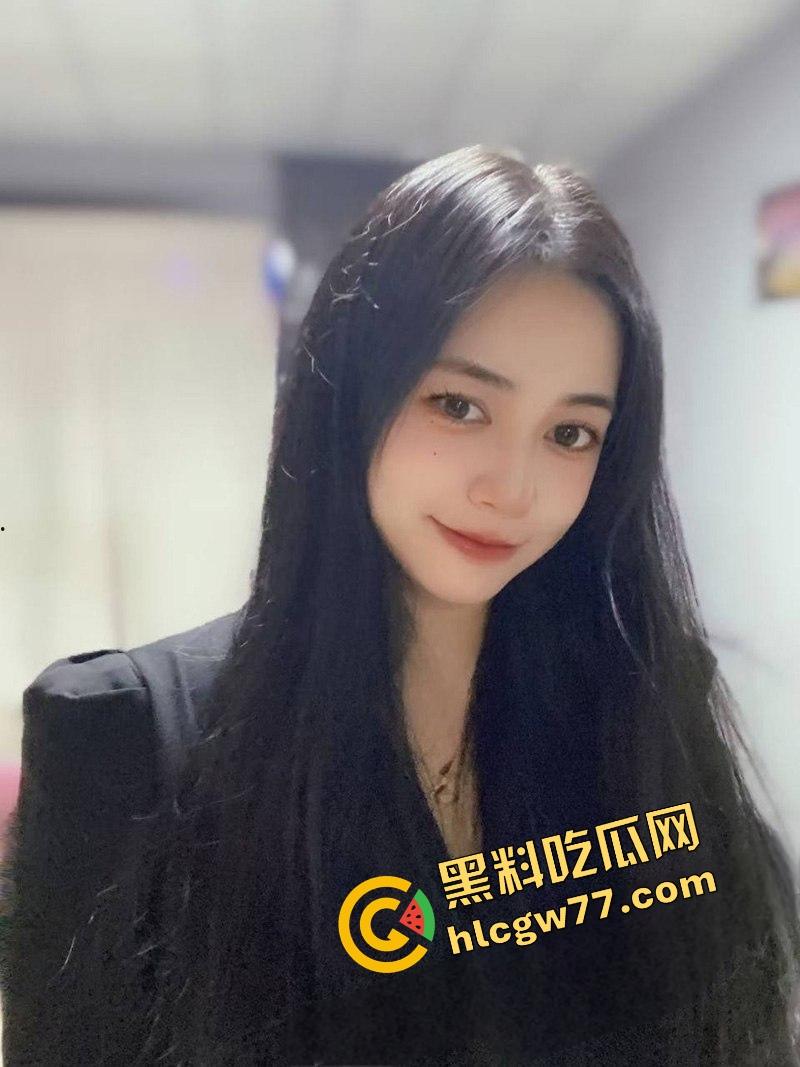 重庆财经学院反差母狗曝光,新疆小骚逼『夏兹热丽』破处后被疯狂口爆颜射,还舔精自拍骚得逆天!-1