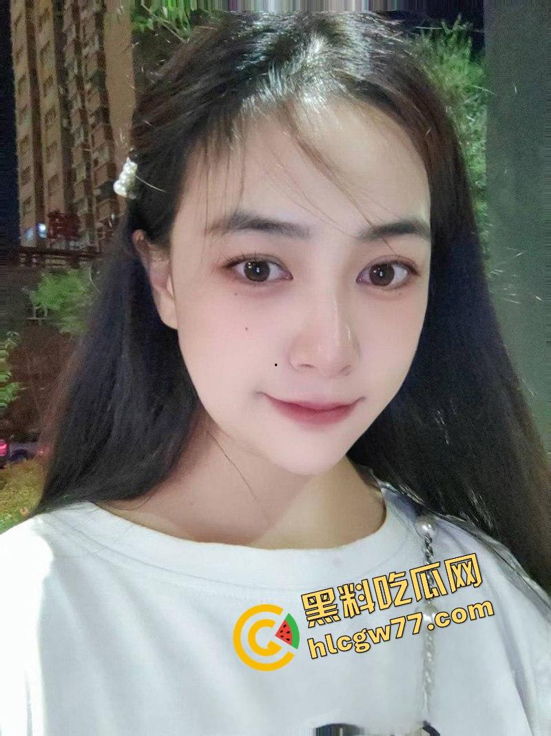 重庆财经学院反差母狗曝光,新疆小骚逼『夏兹热丽』破处后被疯狂口爆颜射,还舔精自拍骚得逆天!-3