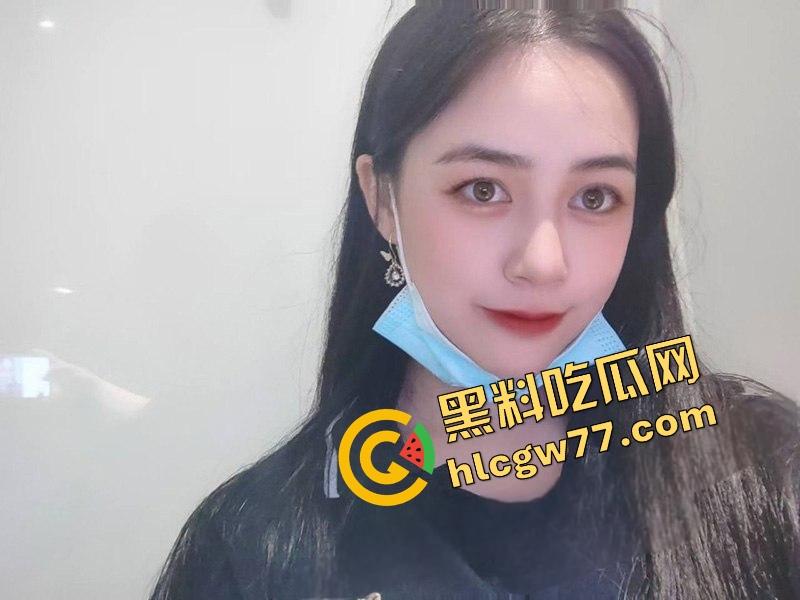 重庆财经学院反差母狗曝光,新疆小骚逼『夏兹热丽』破处后被疯狂口爆颜射,还舔精自拍骚得逆天!-4