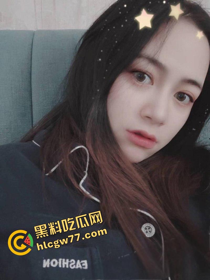 重庆财经学院反差母狗曝光,新疆小骚逼『夏兹热丽』破处后被疯狂口爆颜射,还舔精自拍骚得逆天!-16