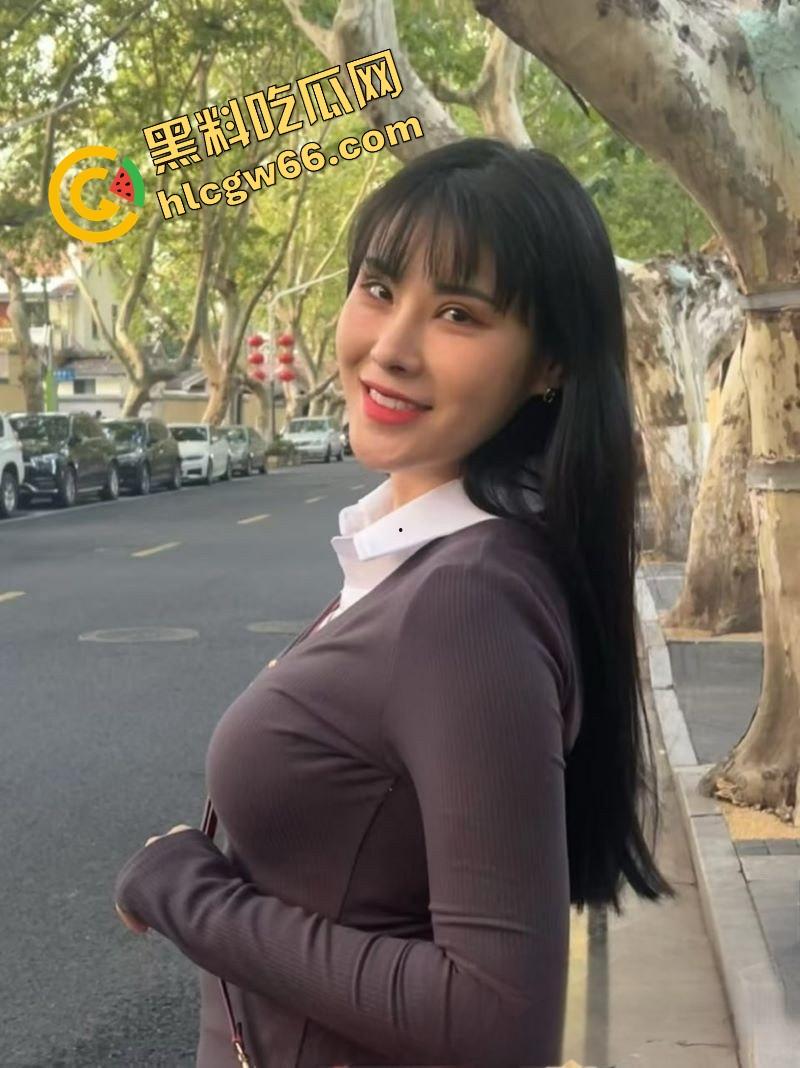 绿帽神人【icicis】操疯健身房！牵老婆勾瑜伽教练4P乱战，骚妻被群插射成精液储藏罐！-6