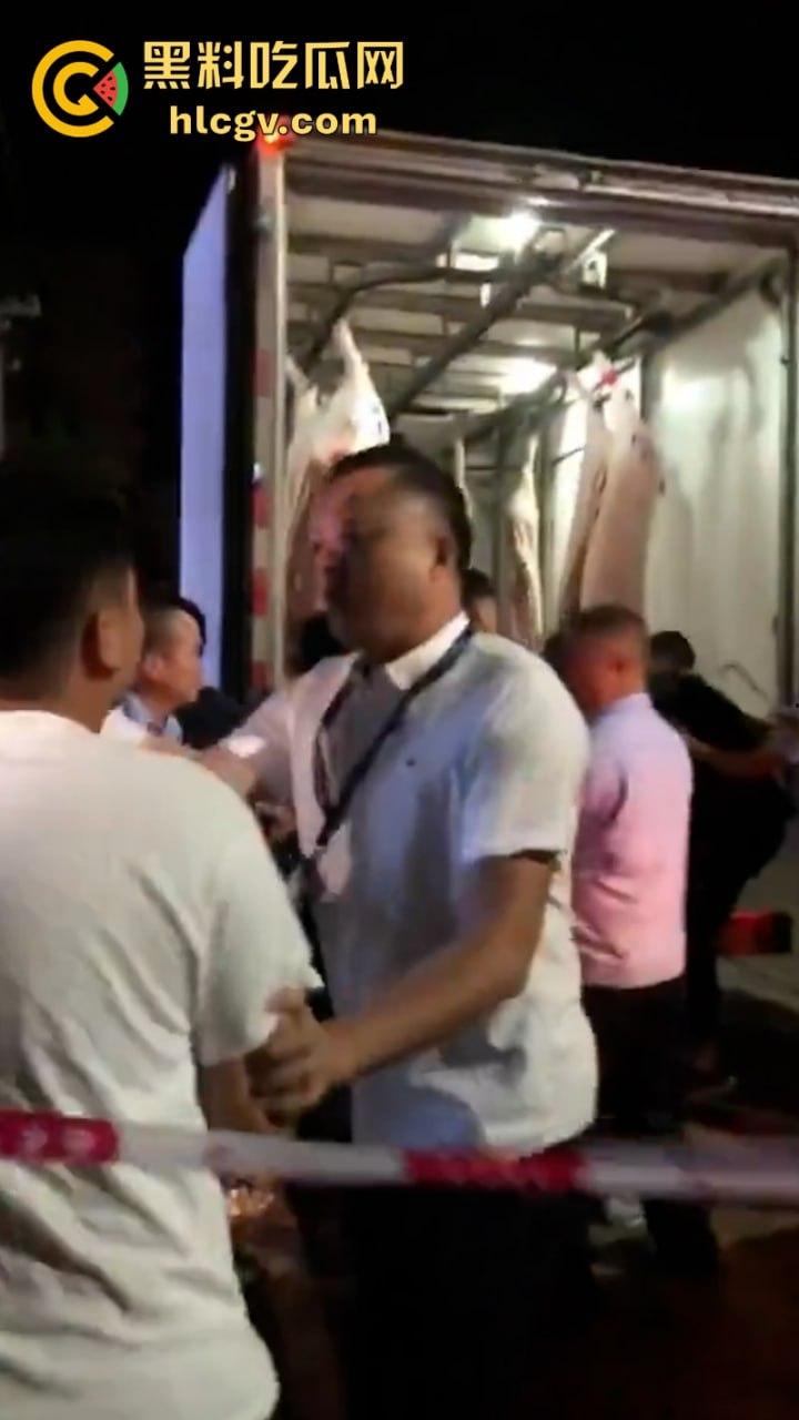廉江风波起!廉江城管被指 “抢劫” 批发猪肉!执法行为还是权力滥用?-4
