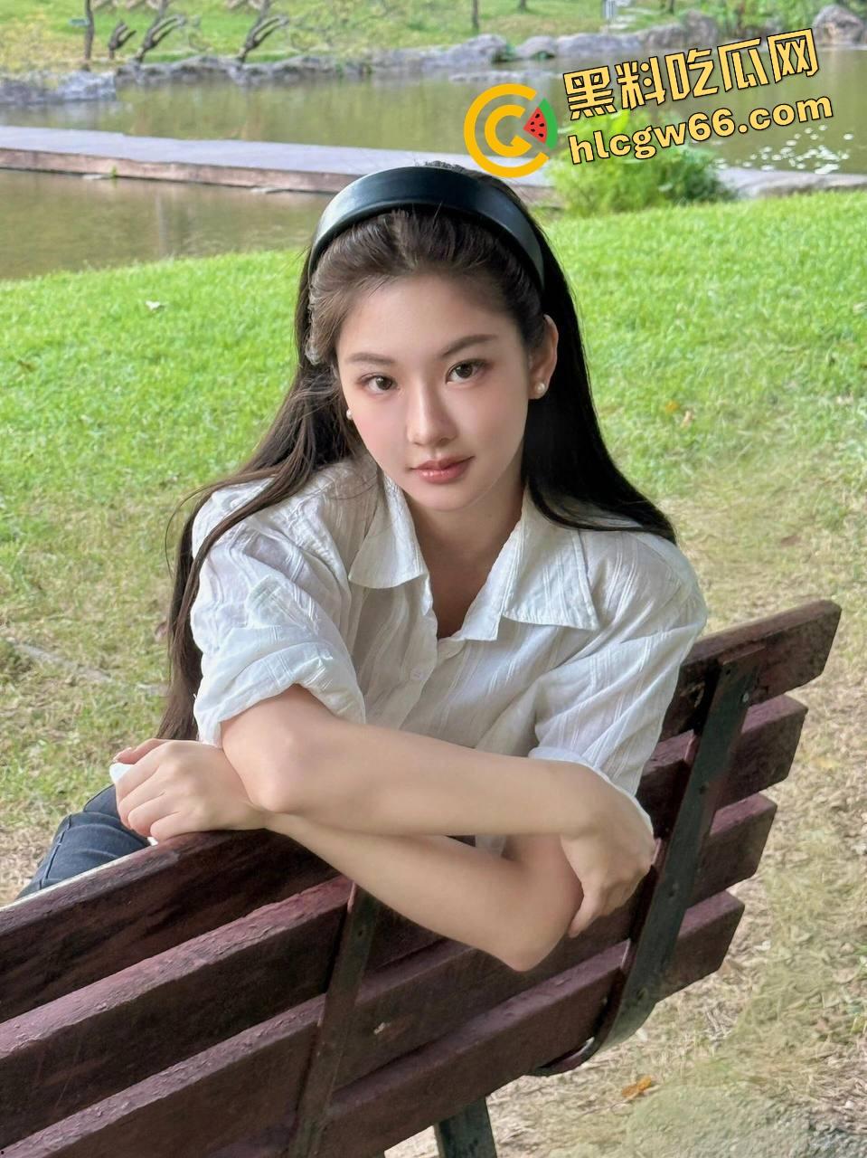 足控福利拉满,脚丫子一搓就爆浆,骚妹用脚玩鸡儿玩得贼6,三分钟不到就给你榨出来,谁还用手啊?-3