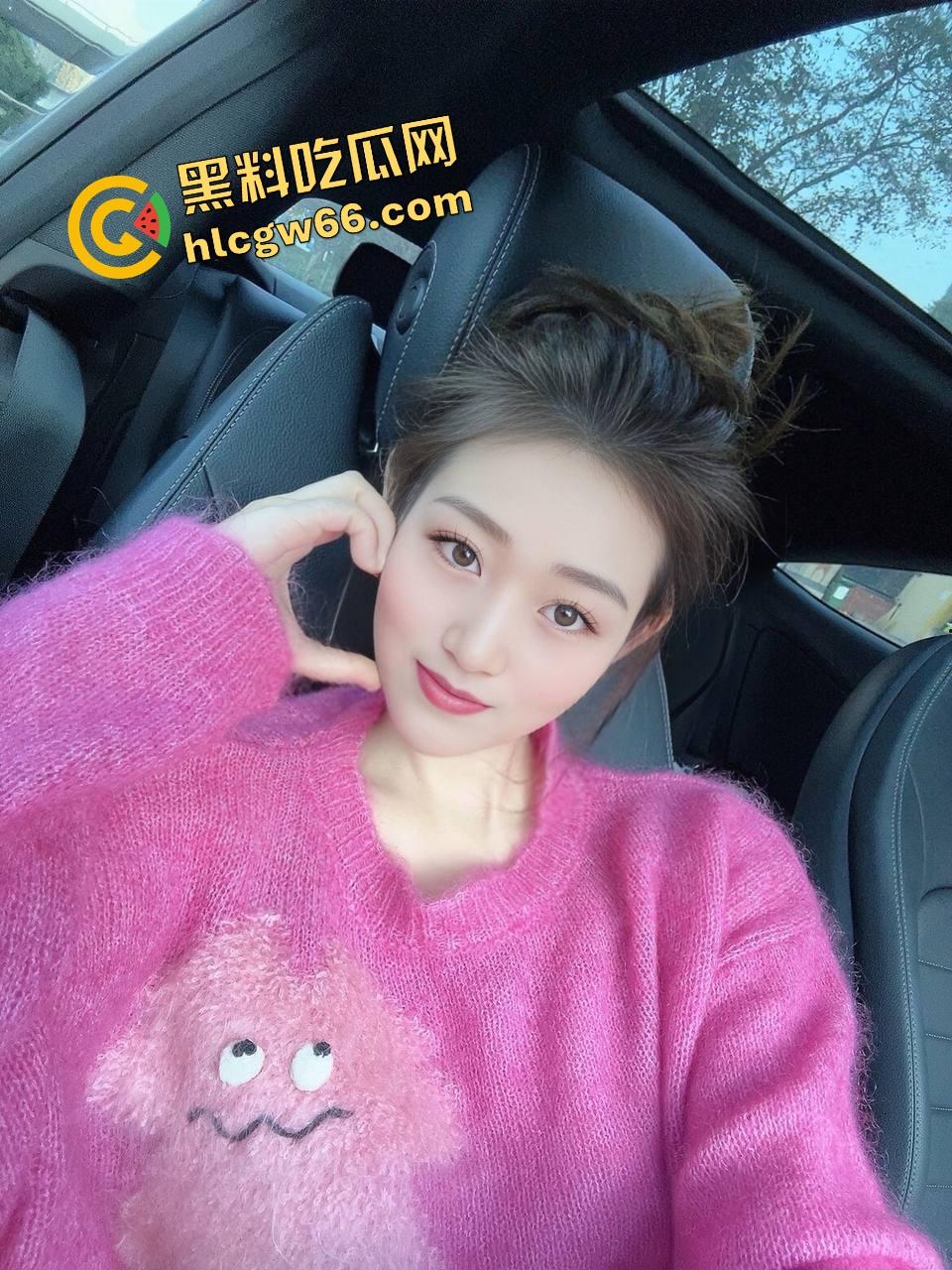 足控福利拉满,脚丫子一搓就爆浆,骚妹用脚玩鸡儿玩得贼6,三分钟不到就给你榨出来,谁还用手啊?-6