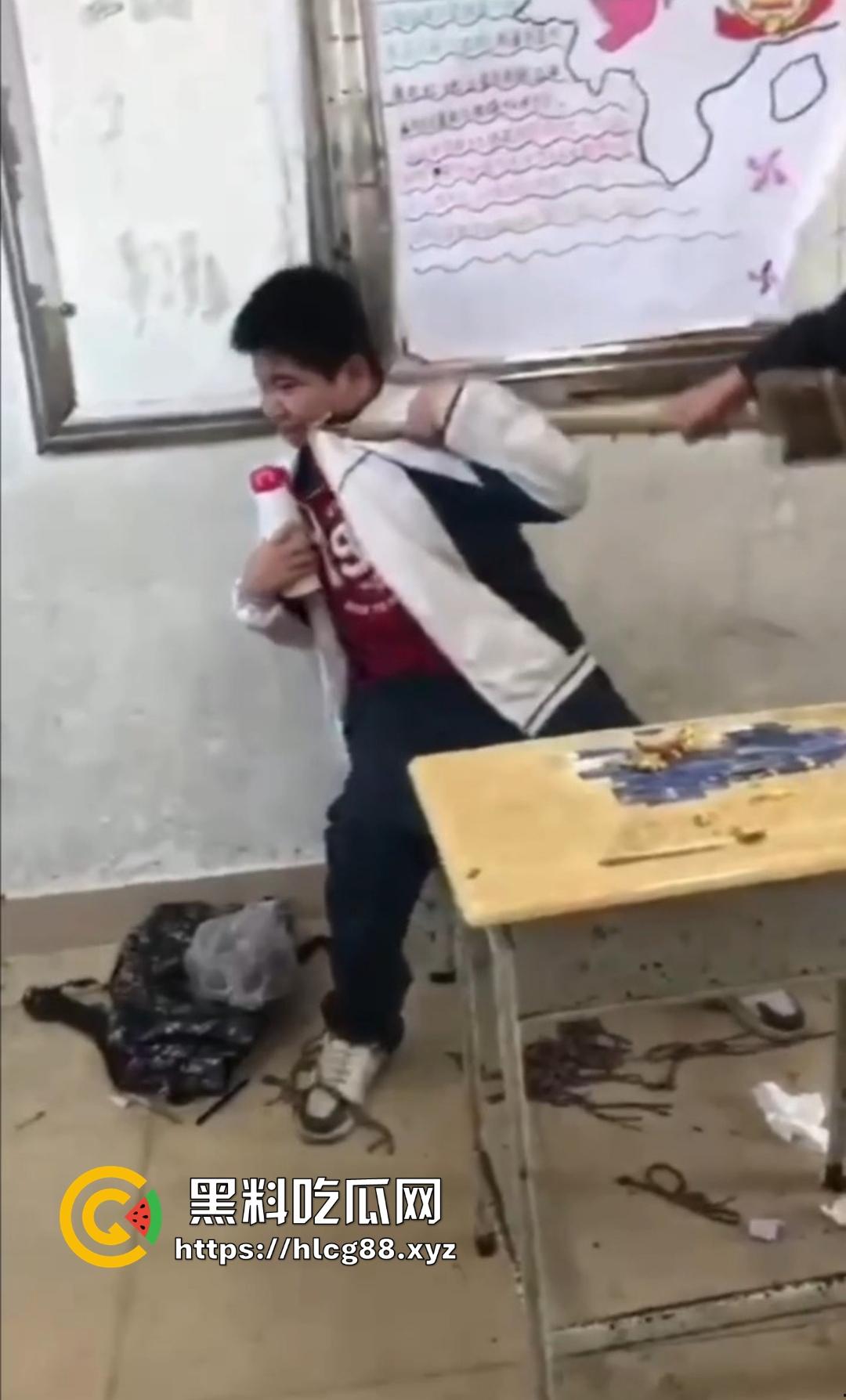 吴川三中一群人渣围殴弱智学生塞嘴逼打飞机,学校还他妈忙着捂嘴护畜生!-3