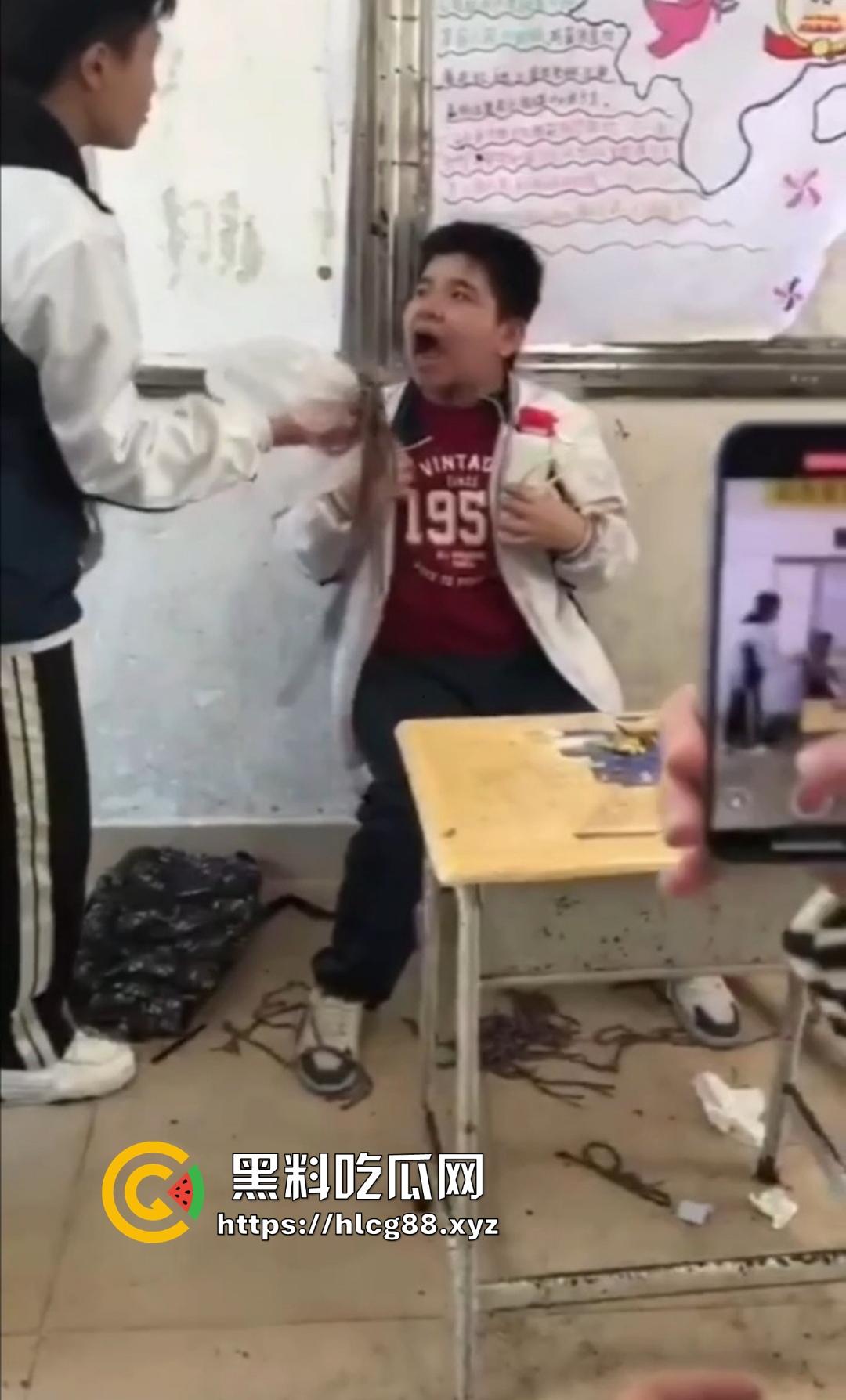 吴川三中一群人渣围殴弱智学生塞嘴逼打飞机,学校还他妈忙着捂嘴护畜生!-5
