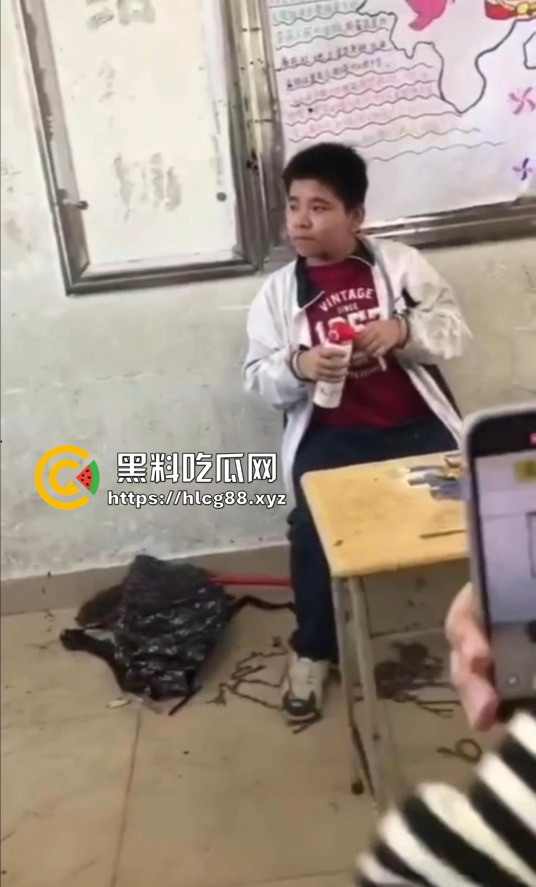 吴川三中一群人渣围殴弱智学生塞嘴逼打飞机,学校还他妈忙着捂嘴护畜生!-7
