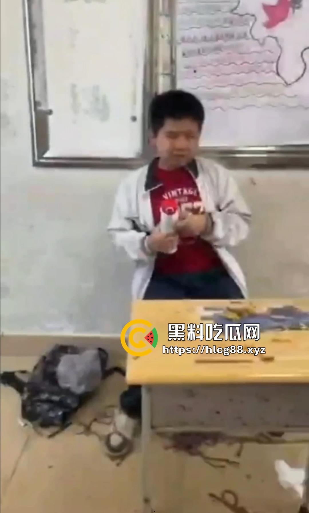 吴川三中一群人渣围殴弱智学生塞嘴逼打飞机,学校还他妈忙着捂嘴护畜生!-8