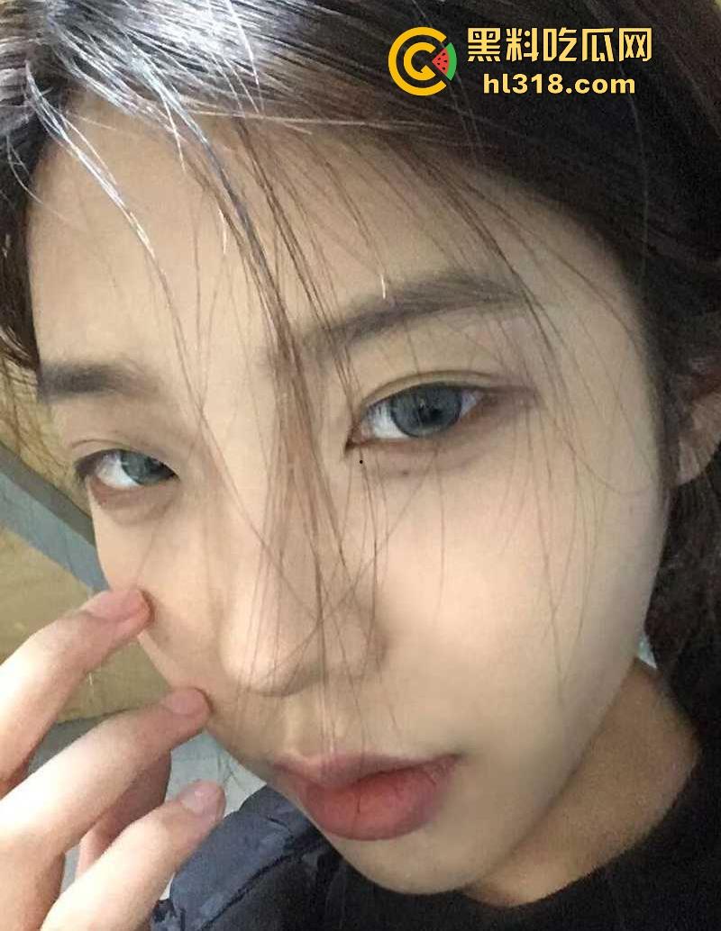 湘潭大学大三学妹【袁小敏】不雅视频被男友曝出,清纯少女被调教成风骚母狗,自慰勾搭极其反差!-3