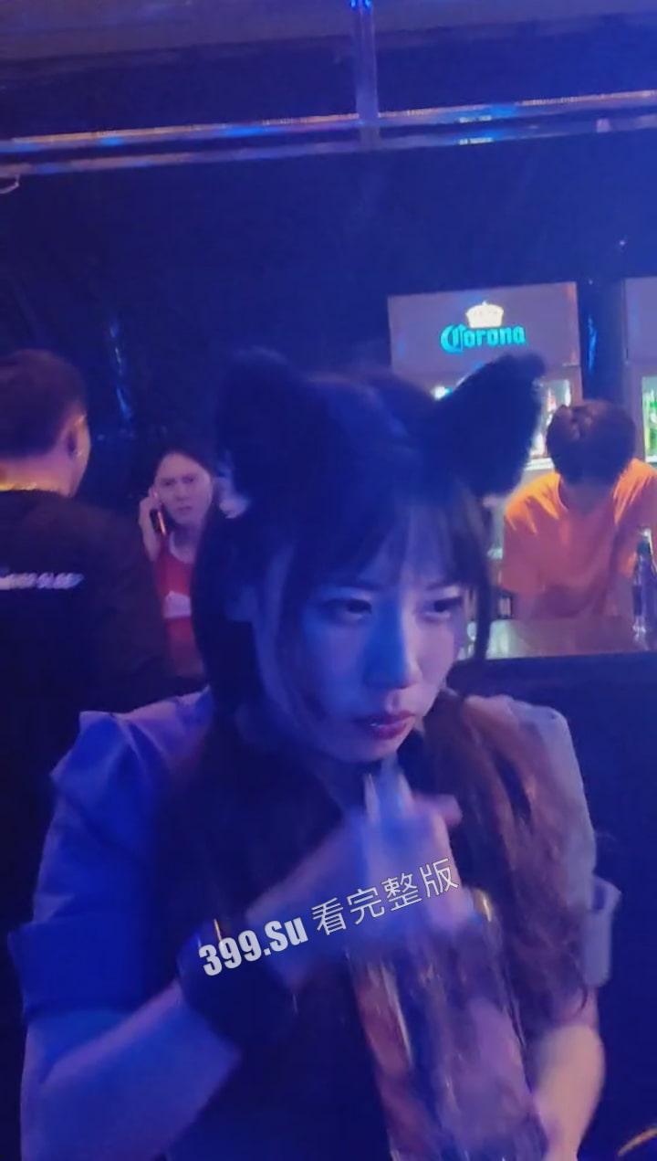 大悦城布车 一男一女拼酒 龙舌兰一口闷,直接把自己喝死了 千万别为了装逼把命给交代了-2