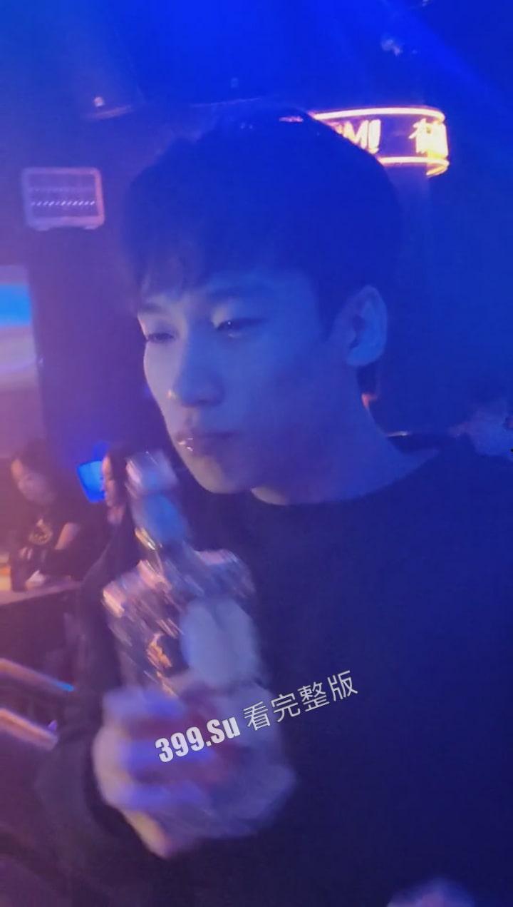 大悦城布车 一男一女拼酒 龙舌兰一口闷,直接把自己喝死了 千万别为了装逼把命给交代了-3