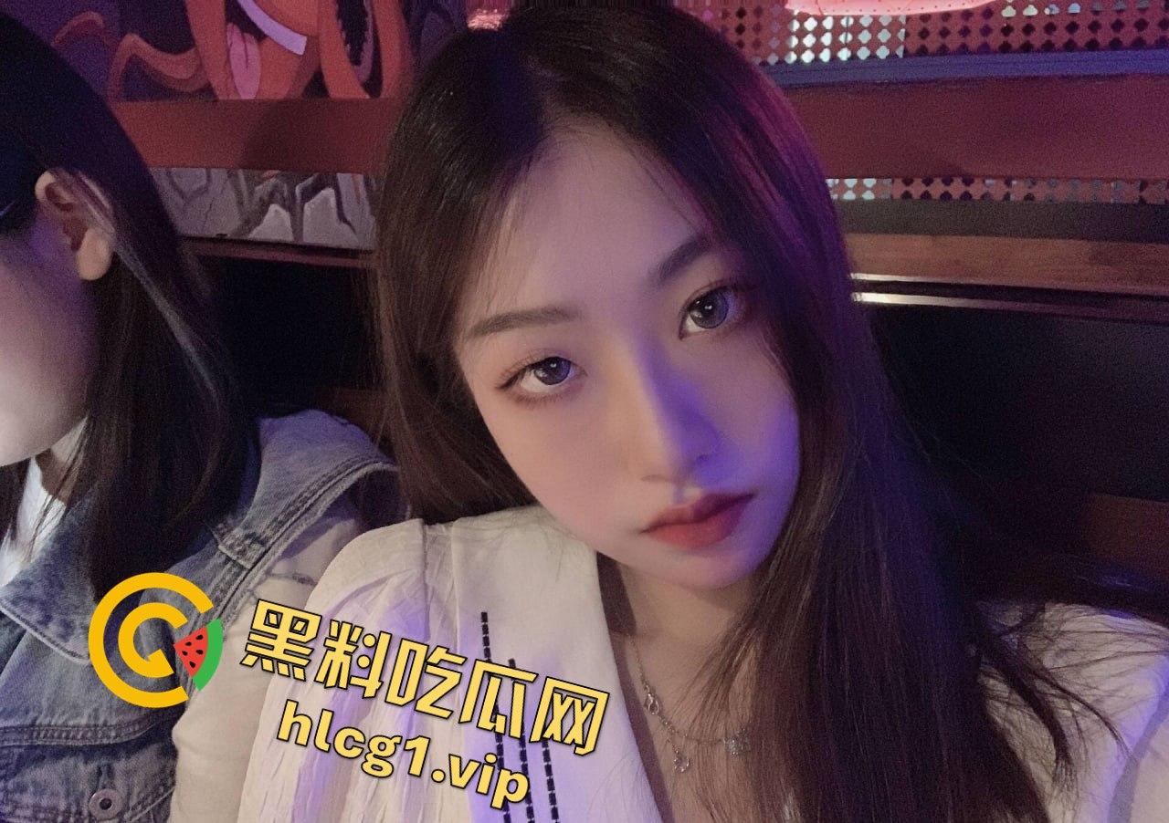 师范学院大二女学生私密自拍云盘外泄!和男友的激情时刻被曝光!-1