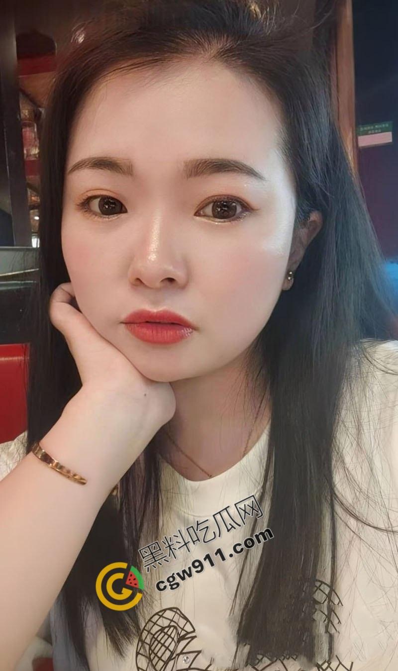 浙江打工人妻【张英】婚内出轨同事!白天贤妻,夜间淫娃,奶大屁圆,口深喉热,魅力四射-1