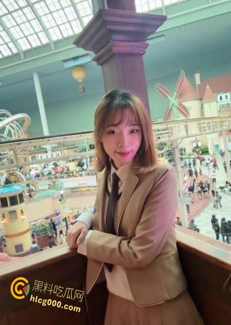 韩国中央大学留学生【宋芊雅】,给男友发扣逼视频解馋,粉嫩蜜穴汁水横流,勾引男友后入爆操 !-3