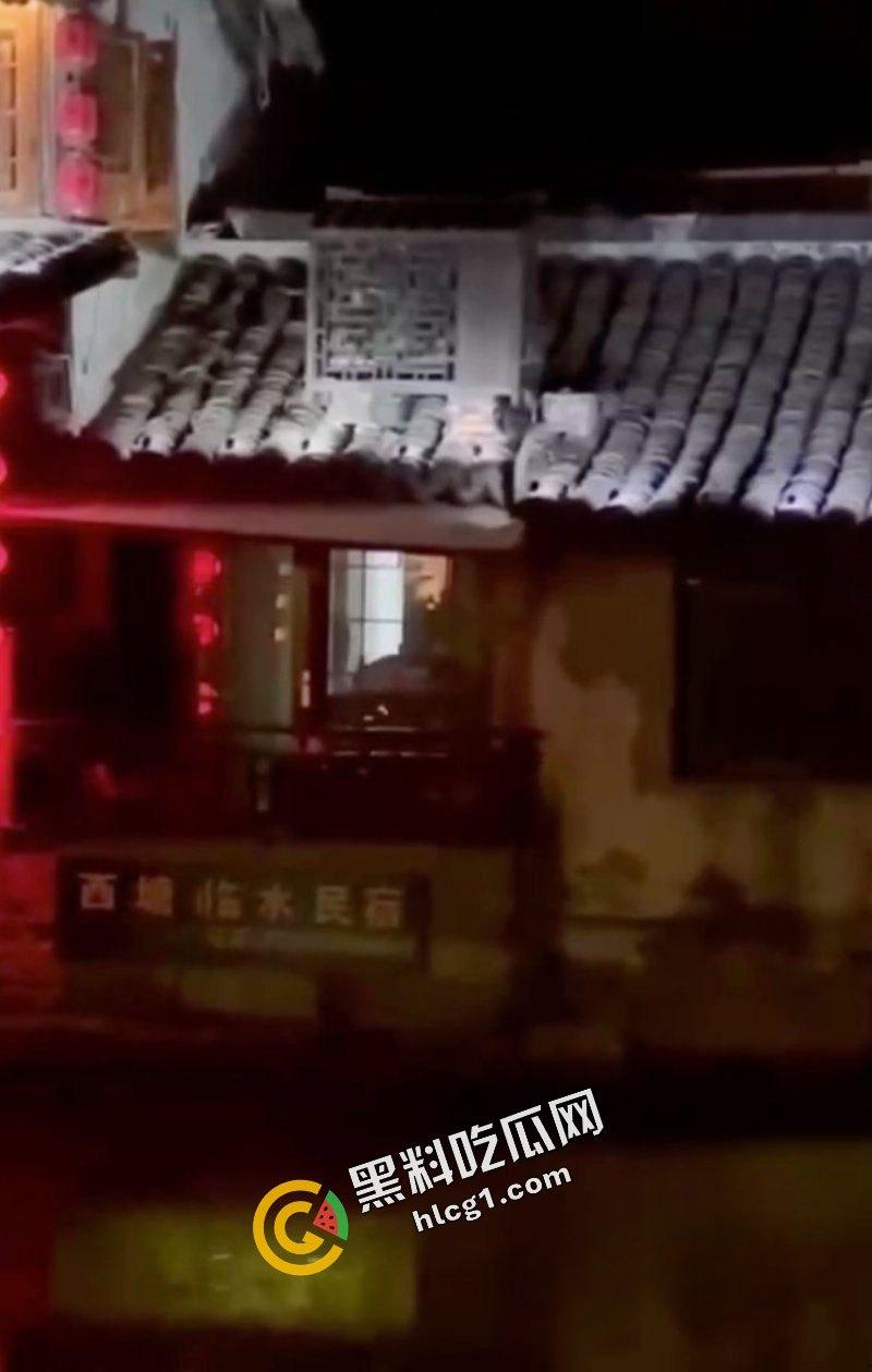 浙江嘉兴西塘临水民宿 一对情侣做爱没拉窗帘 被大哥偷拍传出-4
