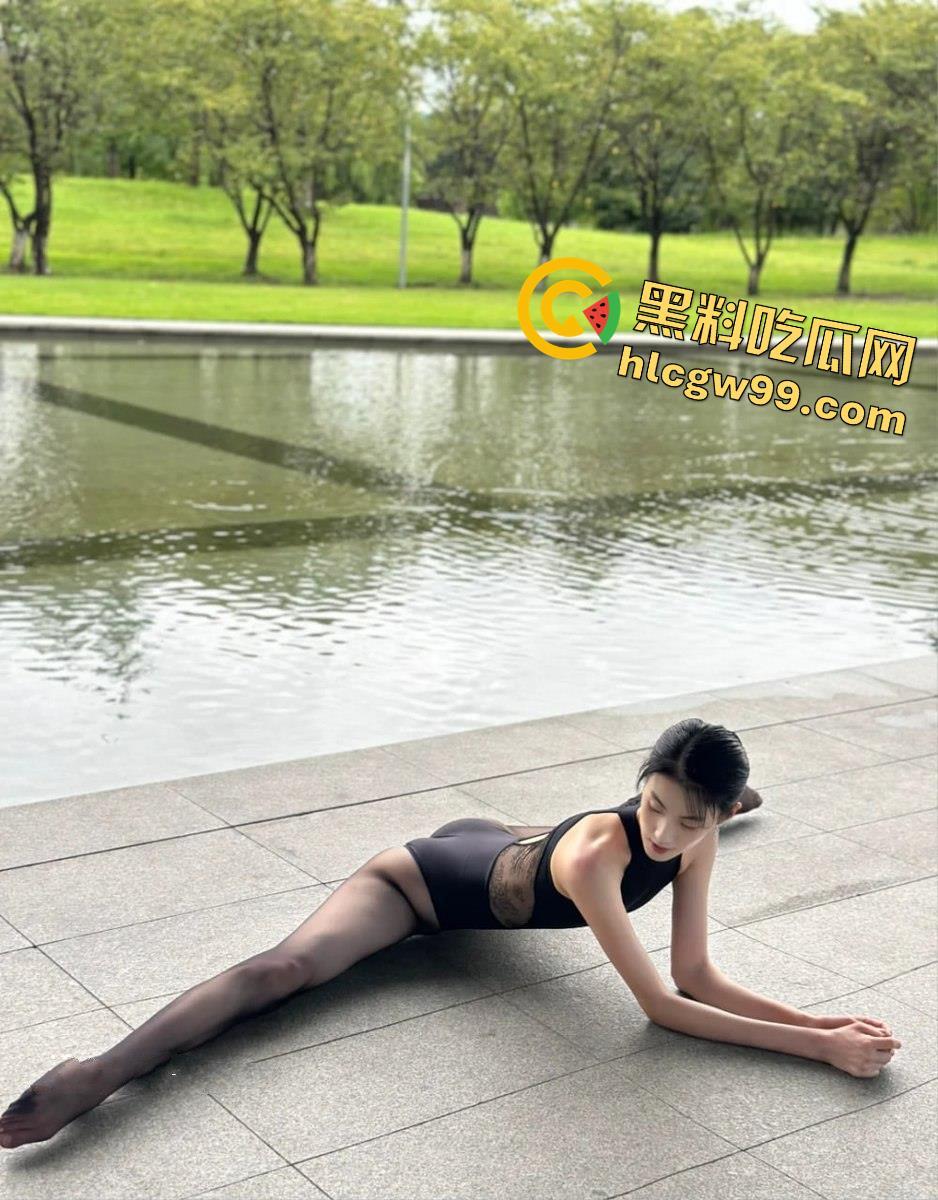 北体学院舞蹈老师【宋欣】学生心中的女神沦为主人的精盆母狗，一字马体位操逼不敢想有多爽-15