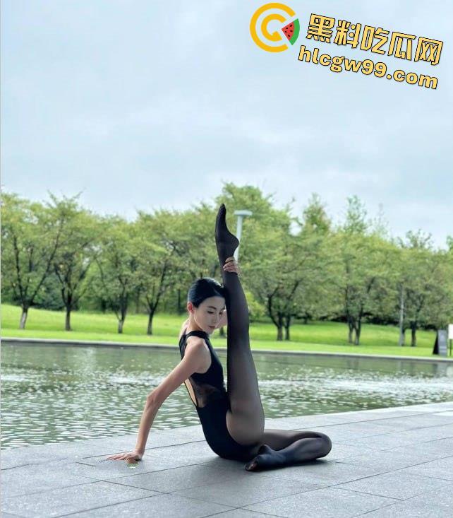 北体学院舞蹈老师【宋欣】学生心中的女神沦为主人的精盆母狗，一字马体位操逼不敢想有多爽-36