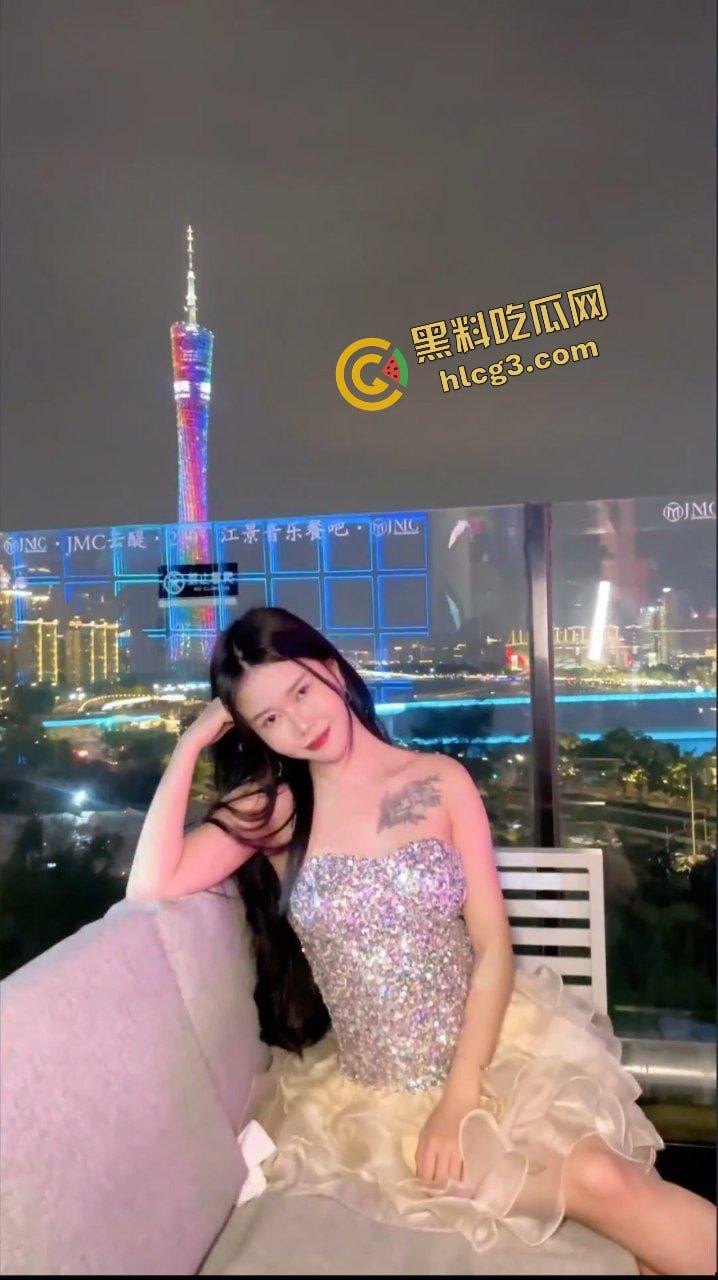 广州顶级外围反差婊『晴晴』05年胯下母狗 各种情趣啪啪合集 电影院多场景 撸点爆满！-3