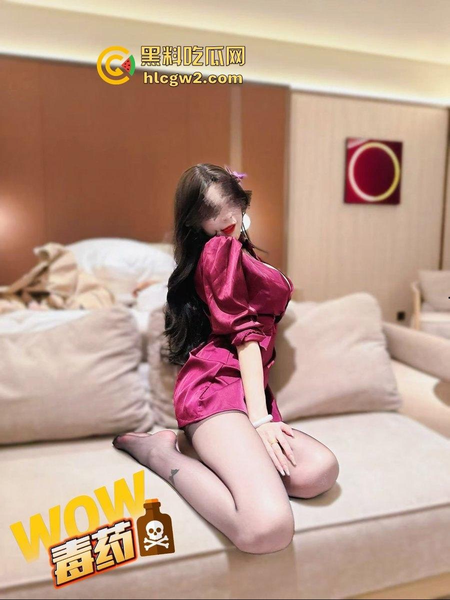 上海极品露出情侣【毒药】公开露出 肥臀扭到爆,炮架身材各种浪叫媚音,撸点直接拉满!-15