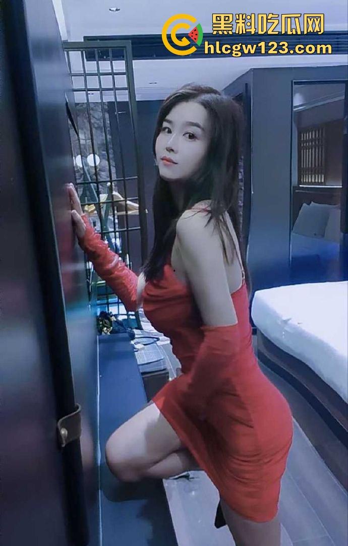 绿帽哥投稿!极品反差淫妻女友 被绿帽老公带出去群交 各种约炮抽插 性爱私拍视频流出!-2