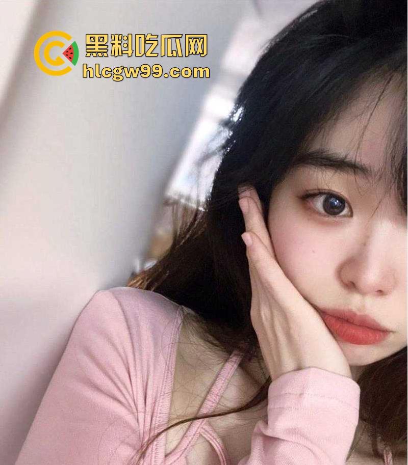 广州大学广告设计的22岁反差学妹【安雯婧】露出私拍福利流出,小穴高清特写,多少舔狗心里的梦中女神!-4