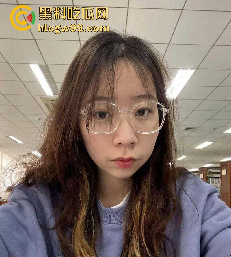 广州大学广告设计的22岁反差学妹【安雯婧】露出私拍福利流出,小穴高清特写,多少舔狗心里的梦中女神!-7