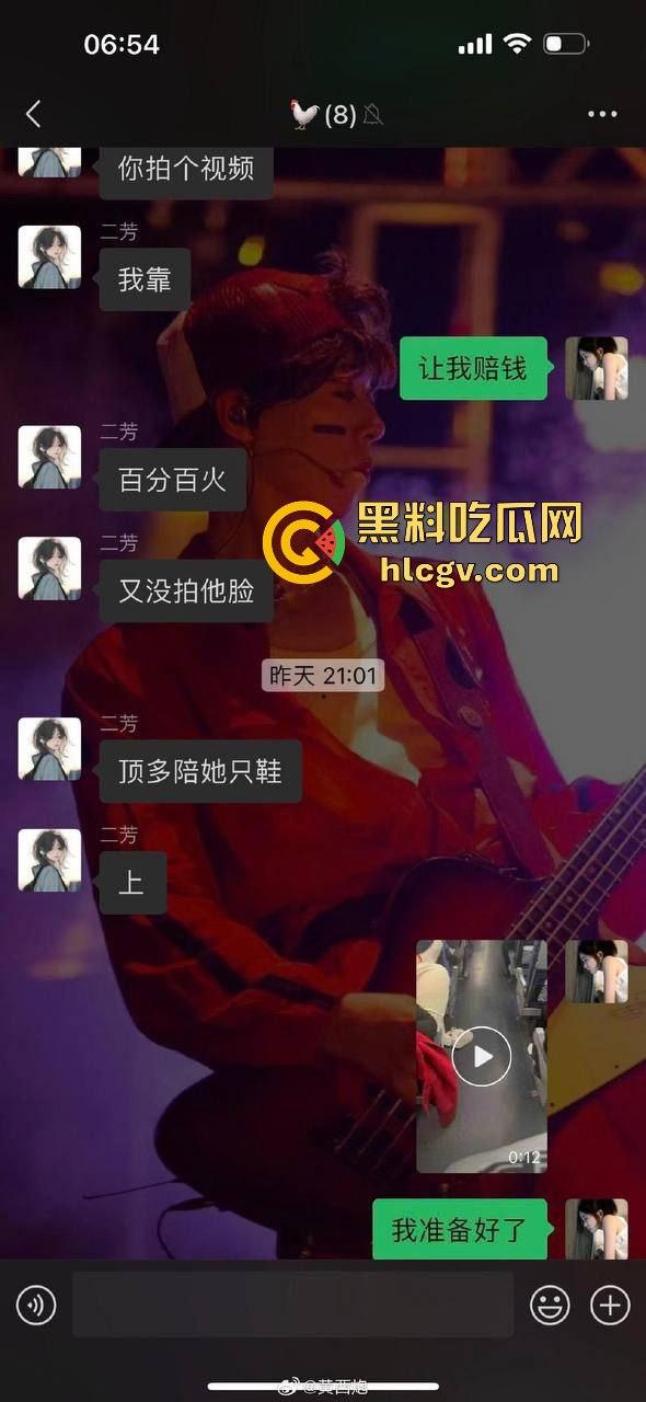 高铁女脱鞋踩桌板，鞋被高铁判官一脚踢飞！光脚追人还要小姐姐赔鞋钱，这脸是真不要了！-10