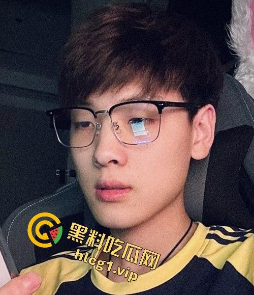 快手网红精神小伙「白菜」被暴揍!宇将军嫡系弟子酒店群殴黑历史曝光!-4