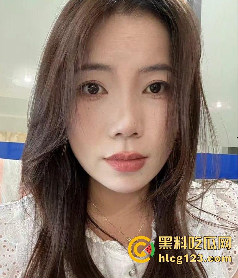 酒店精油服务变成无套大战！技师顶不住女神美乳翘臀，直接上位狂操,精油按摩变成啪啪大战！-2