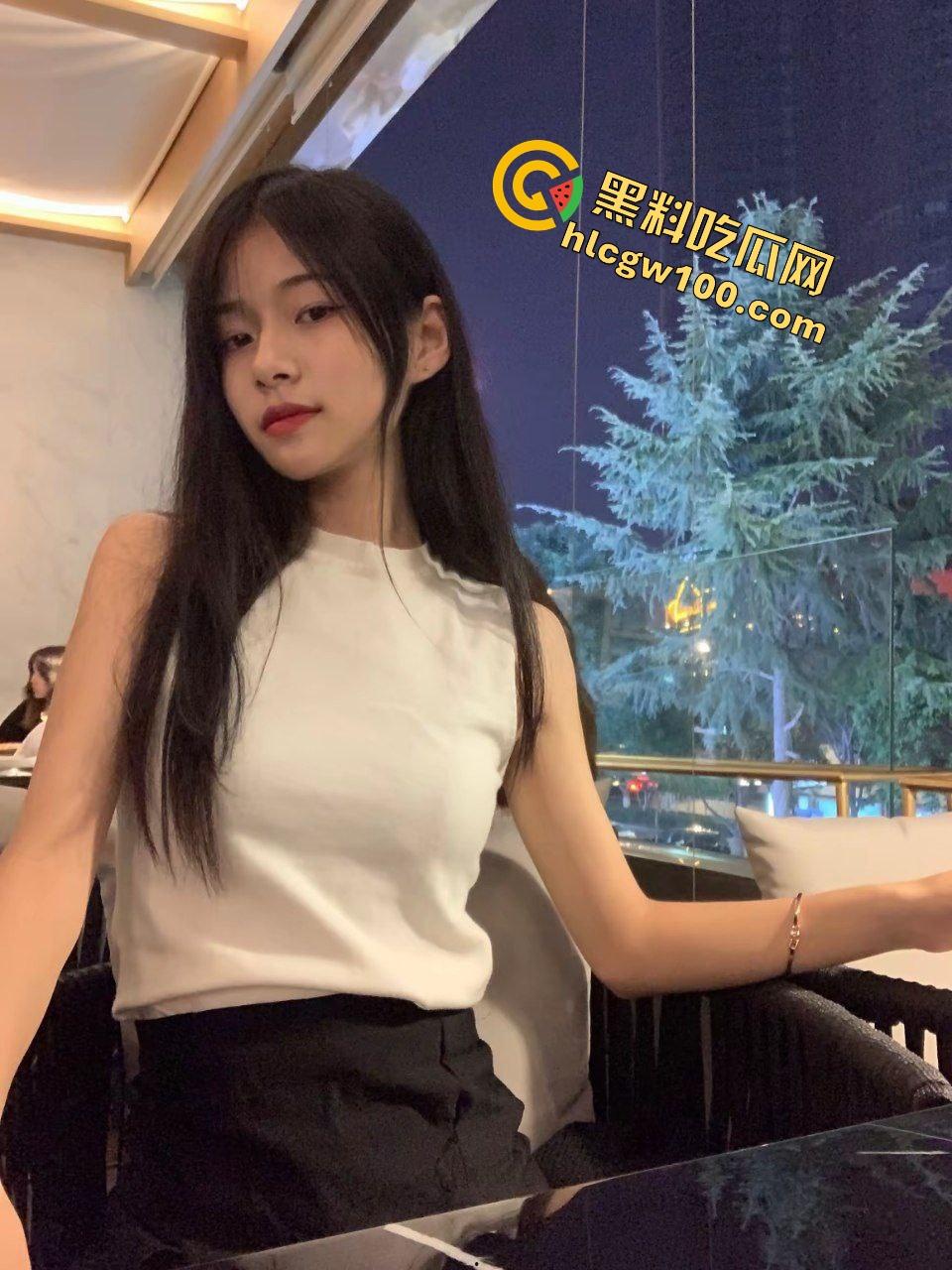 海南三亚社会骚鸡【任圈怡】特斯拉上露出诱惑内裤,勾引大哥酒店后入爆操无套内射!原创独家曝光流出!-7