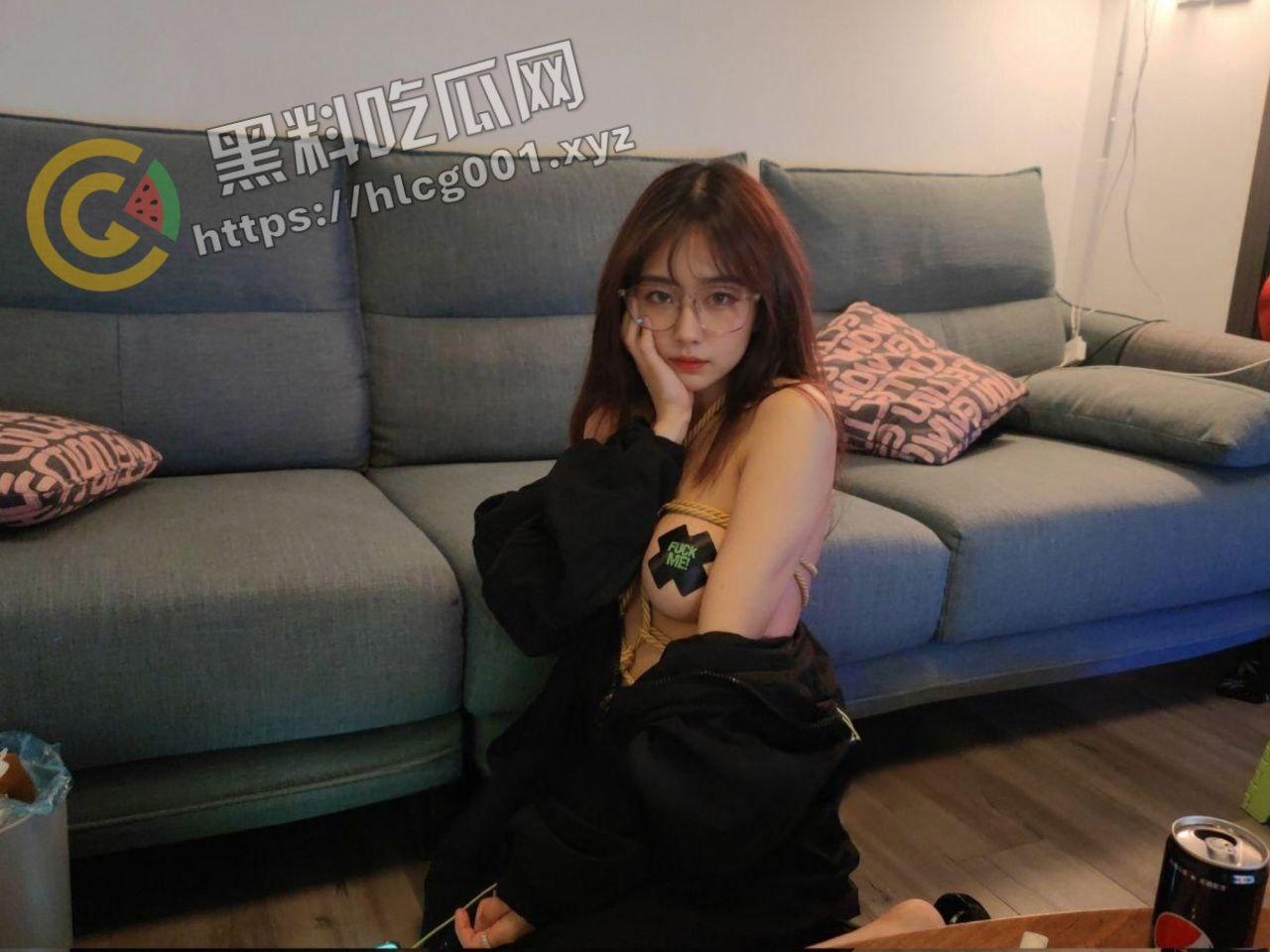 推特福利姬【Ceasonshot99】超越AI的颜值御姐 户外露脸露出 极品身材 最新付费套图合集-35