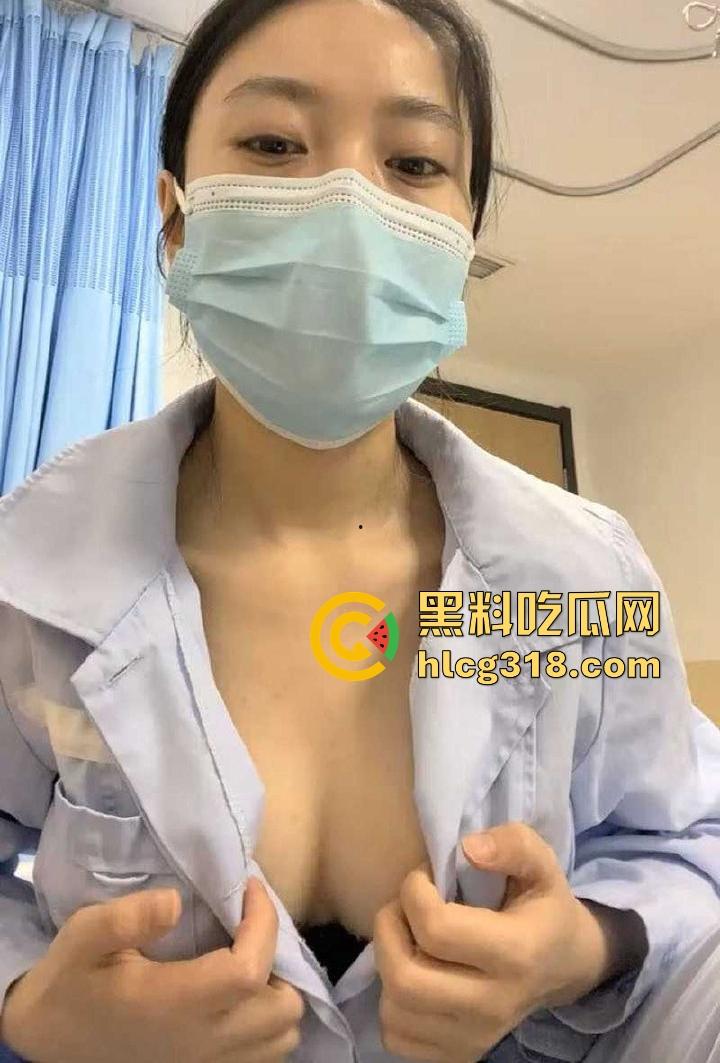 真实三甲医院女护士直播自慰!白衣天使外表母狗内心,反差护士摸胸玩穴,真的好反差好淫荡!-2