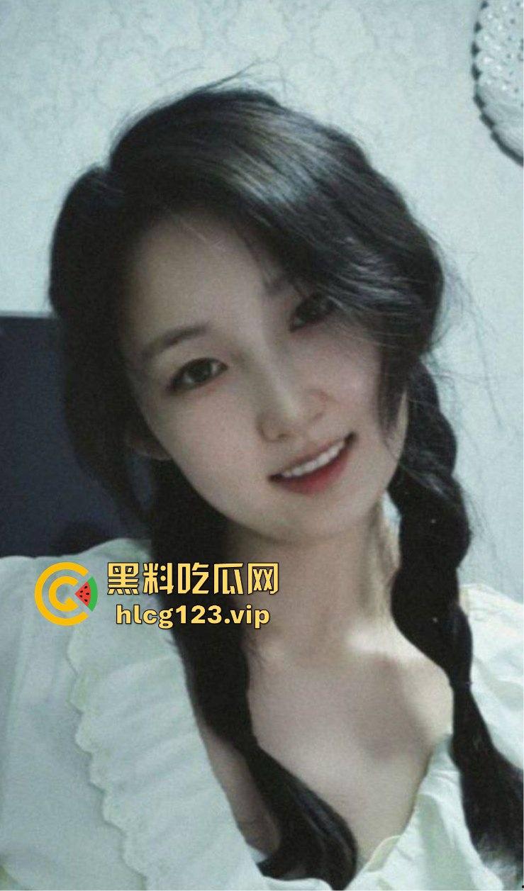 浙江舞蹈系『刘星星』女神情趣内衣骚货,柔韧性满分啪啪姿势随便玩,嗦鸡巴超认真!-3