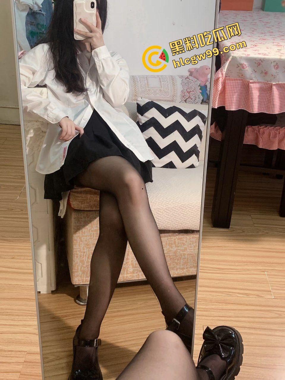 约炮大神800元约操，读书兼职的极品双马尾JK黑丝妹，出租房调情前后爆干黑丝玉腿！-2