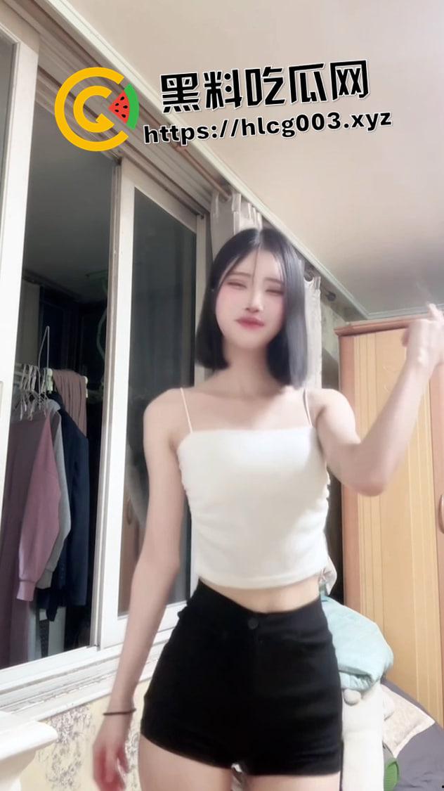 上海极品白虎大学生下海 粉嫩无毛超粗阳具自慰视频撩骚 被干时叫的太骚了 越叫攻速越快 这才是极品-1