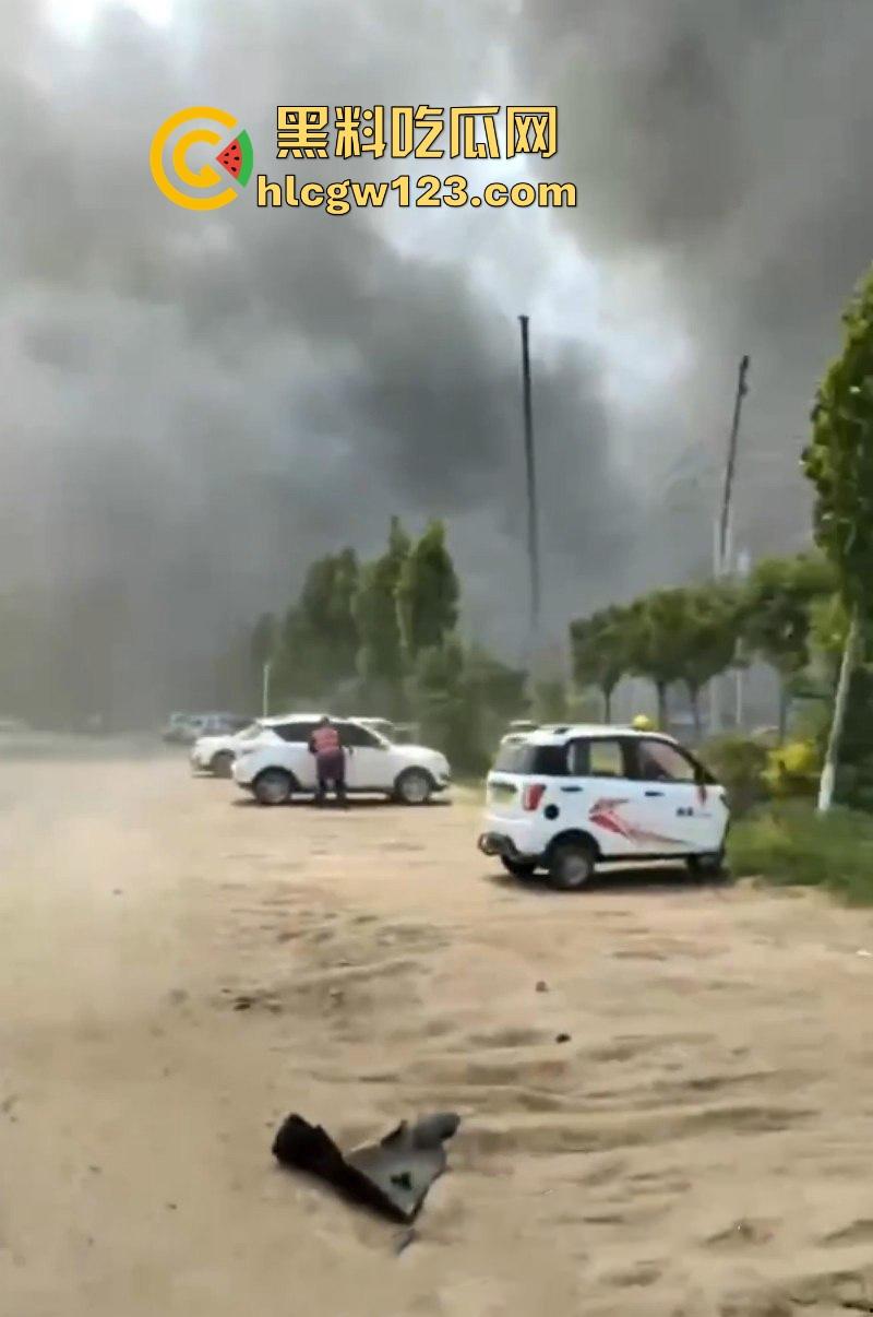 山东高密 一杀虫剂化工厂发生大爆炸 导致不明气体泄漏 现场浓烟滚滚遮天蔽日！-7