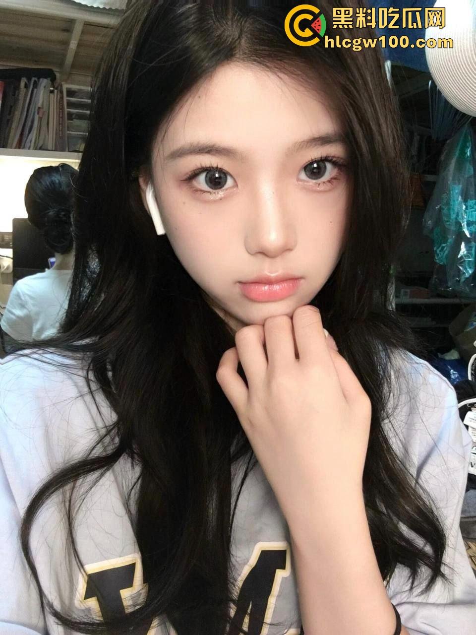 小情侣停车场光着屁股现场造人,野战玩得飞起,邻居拍视频爆出裤子都没脱利索就开干,这也太饥渴了吧!-3