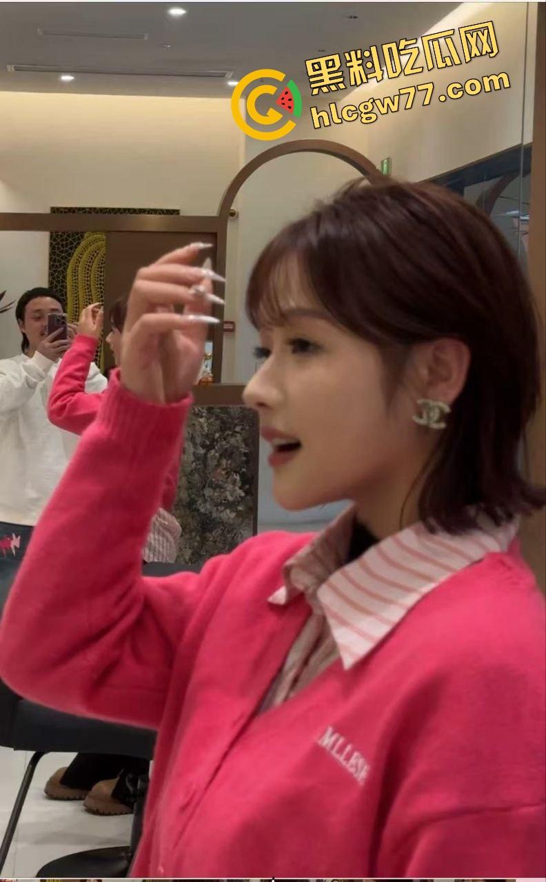 盐城师范学姐『许芷晴』舔棒跪好伺候年上叔叔,三十人轮插打通九道关,高潮喊狗狗想被操!-3