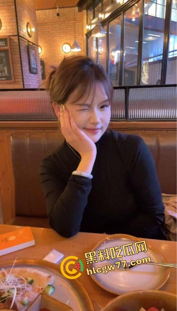 盐城师范学姐『许芷晴』舔棒跪好伺候年上叔叔,三十人轮插打通九道关,高潮喊狗狗想被操!-5