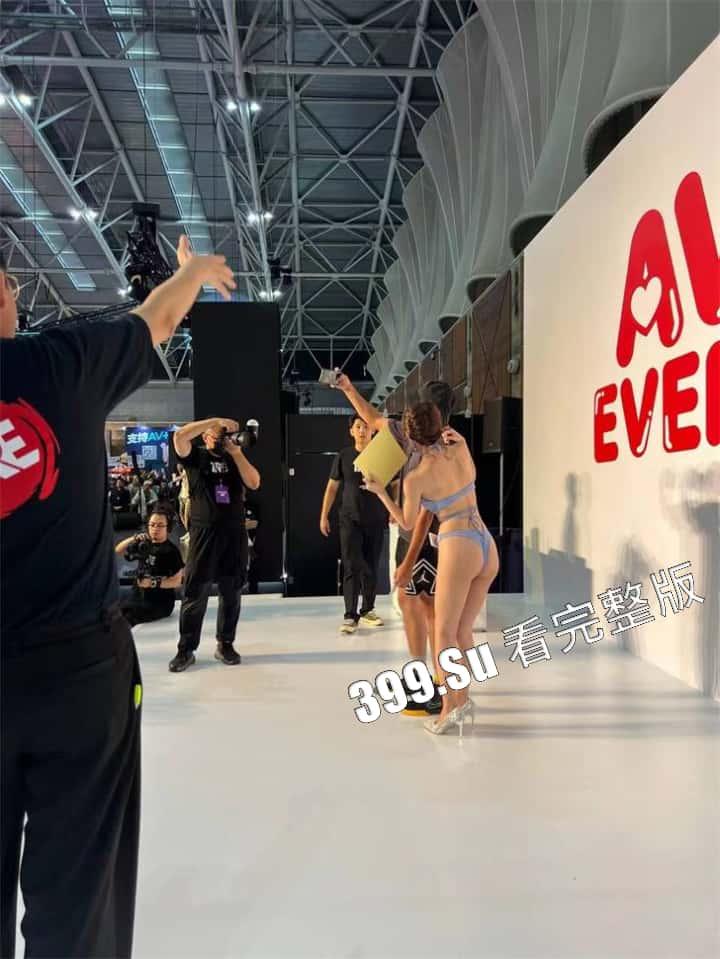 台湾成人展 最熟悉的陌生人在台吸引15万学生前去朝圣,台媒爆出AV女优在台卖淫价格 桥本有菜两炮高达144万(附活动现场海量高清照和视频合集)-93