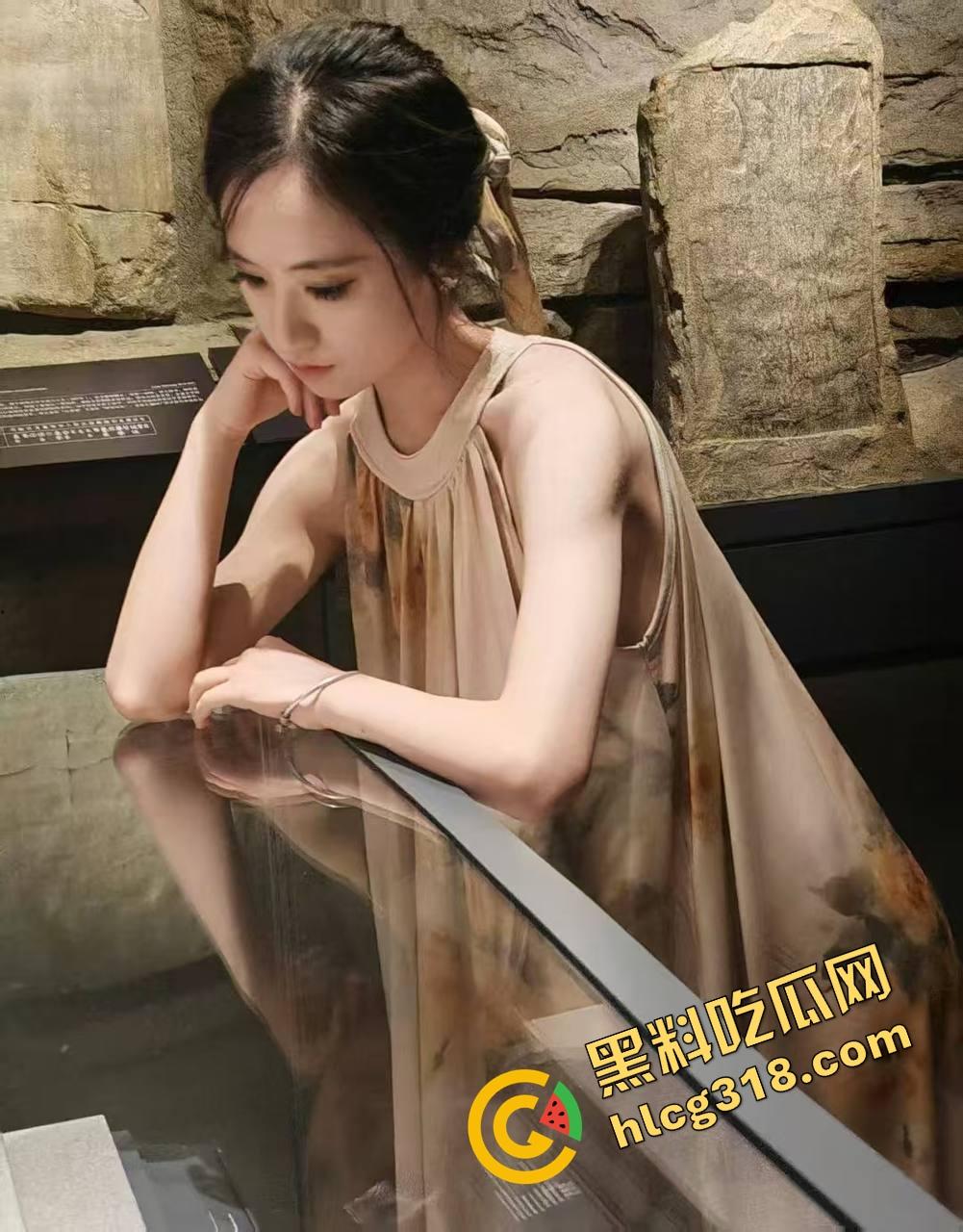 舔狗舔了三年舔成笑话,前女友『赵敏』装纯三年,嘴上说不想亲结果私下酒店含屌吞精!-1