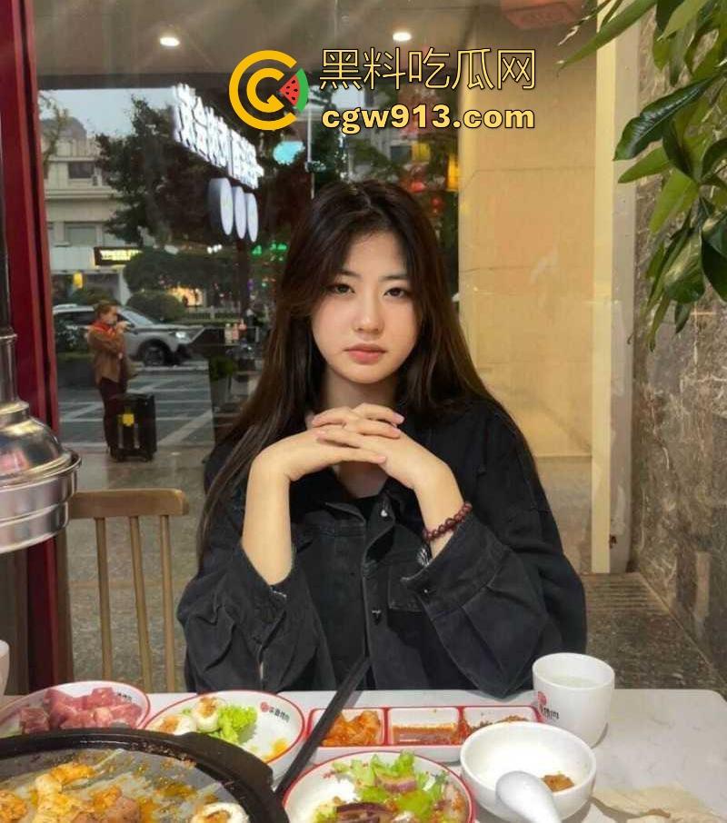 郑州大学清纯女大【李清清】分手后遭男友泄密私拍,身材丰腴肉感十足,是一位不可多的的极品炮架!-2