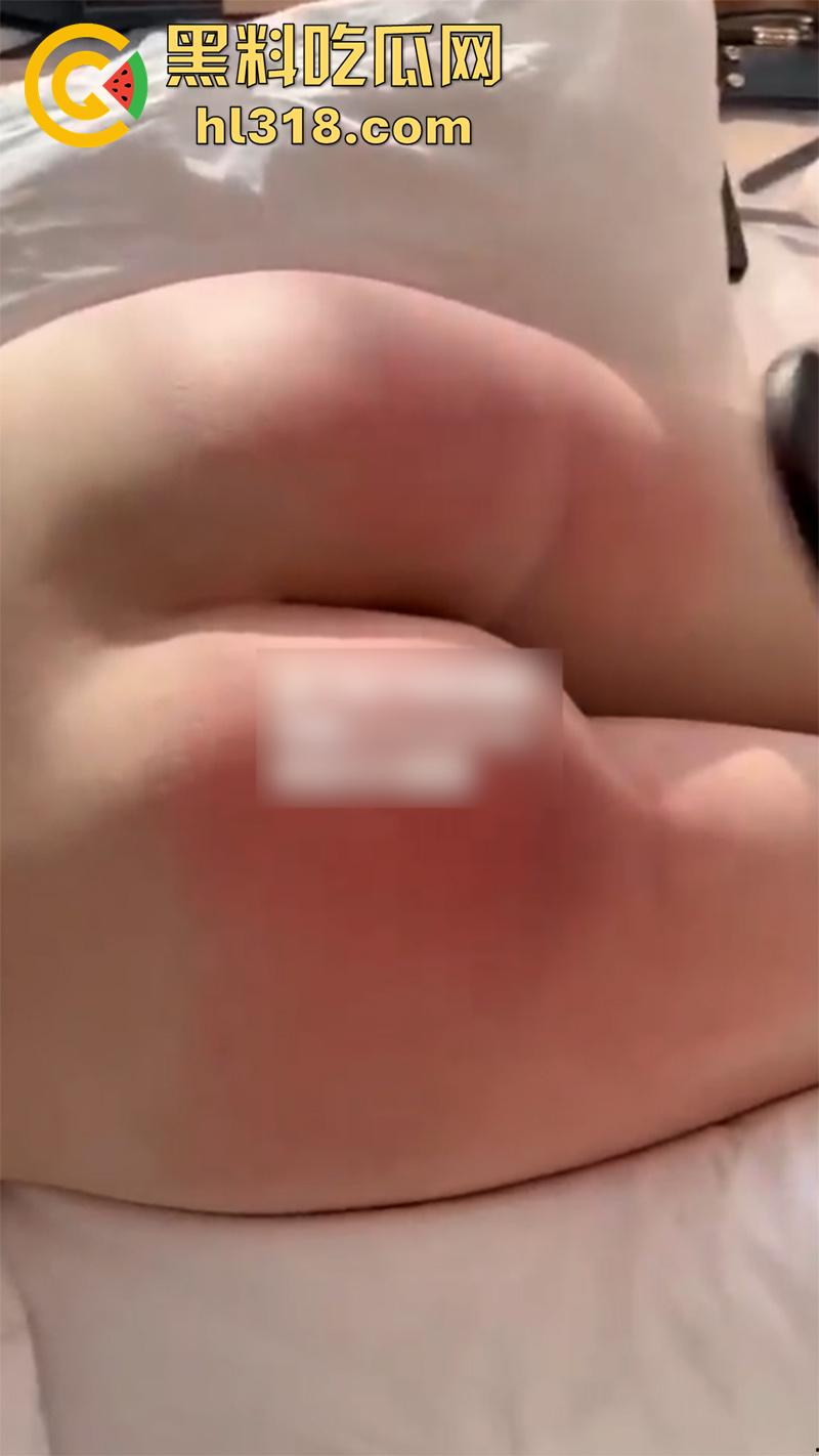 高颜值翘臀母狗,被调教打屁股虐阴合集,自愿当公交车被人轮流操,抽奶扇耳光抽到起飞,淫水都淌拉丝了!-10