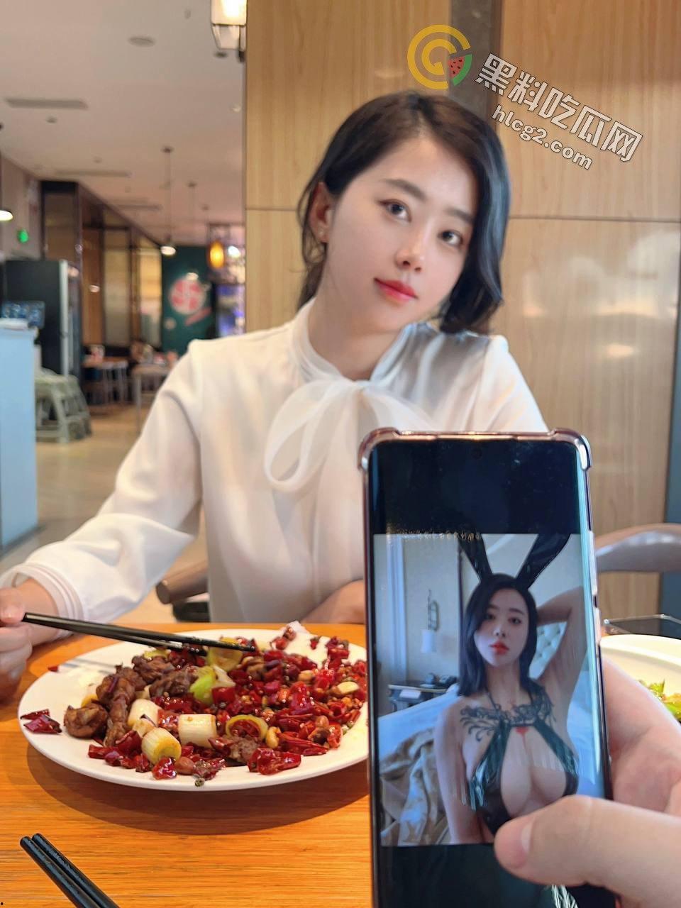 西安张老师纹身风格独特:胸大屁股肥,狗链子情趣大曝光-1