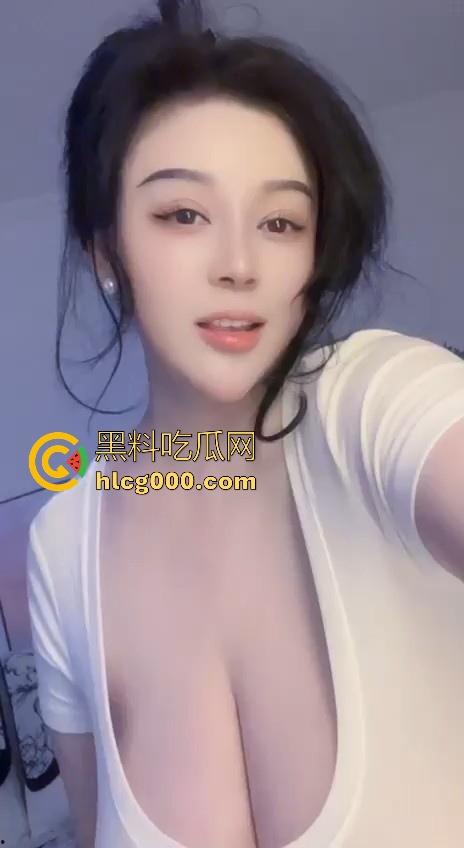 实话说面对这样大奶的防守可能撑不过5分钟!巨乳肥臀,顶级的S型身材,到底是谁在操这种逼啊!-11