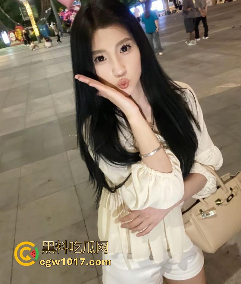 重庆理工大学【赵淮雯】清纯学生妹床上风情万种,舔蛋骑乘精通,无套狂操全身射满精液,这身材真的爱了!-1