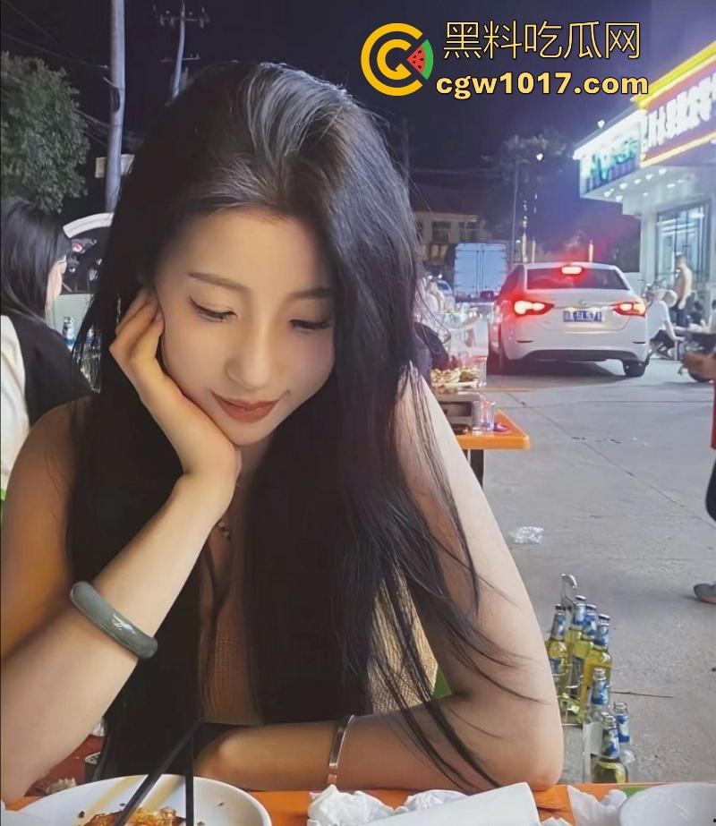 重庆理工大学【赵淮雯】清纯学生妹床上风情万种,舔蛋骑乘精通,无套狂操全身射满精液,这身材真的爱了!-3