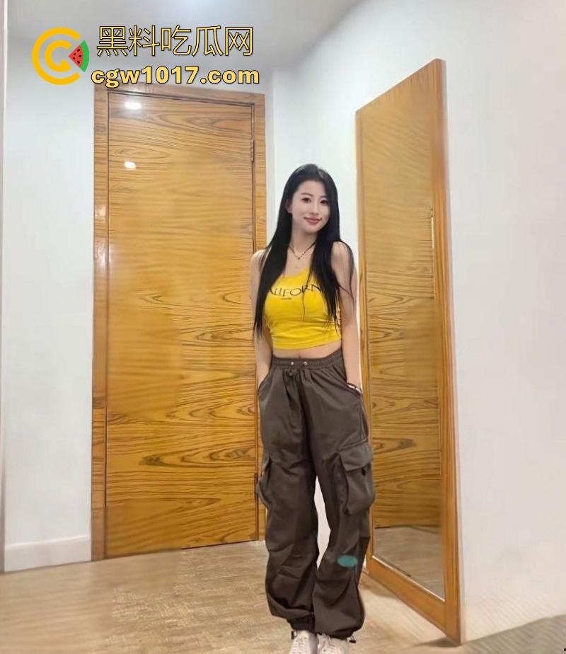 重庆理工大学【赵淮雯】清纯学生妹床上风情万种,舔蛋骑乘精通,无套狂操全身射满精液,这身材真的爱了!-5