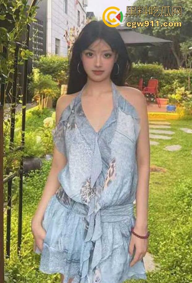 重庆淫荡骚货【周灵浩】高颜值极品身材女神,私下是反差母狗,每天都在发骚,极度饥渴大屌猛入!-2