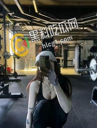 白金泄密真实健身达人 有纹身验明正身 被土豪带到五星级酒店自己的豪宅露脸啪啪性爱!-2